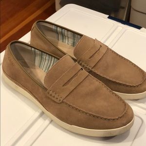 Clark’s size 12 tan suede slip on loafer